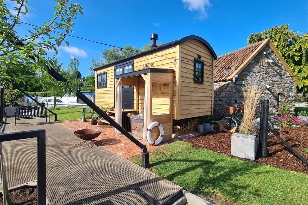 Apartamento Island Hut - Outdoor Bath Tub, Firepit And Water Equipment Saltford Exterior foto
